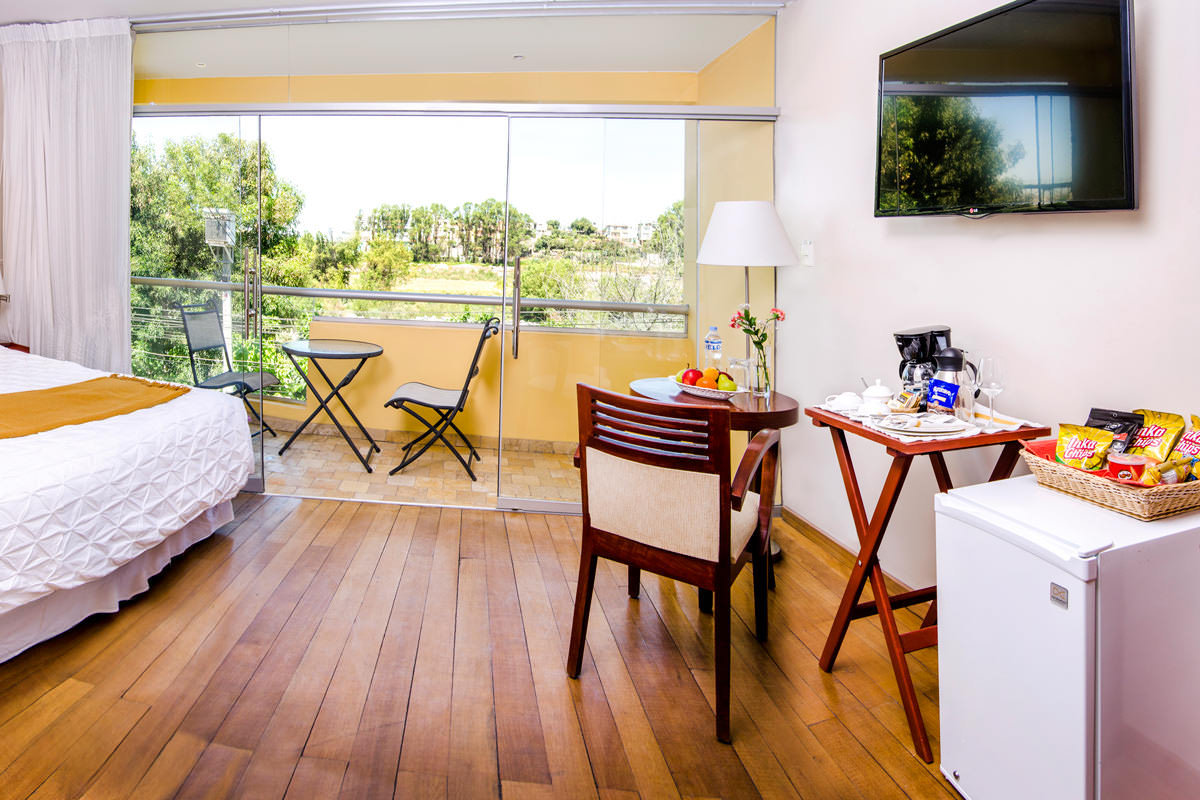 https://www.alwahotel.com/wp-content/uploads/2016/01/juniorsuite2.jpg